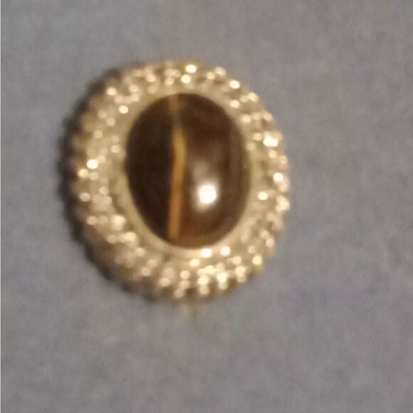 🩷Vintage Avon signed tigers eye clip on earrings - Picture 2 of 2